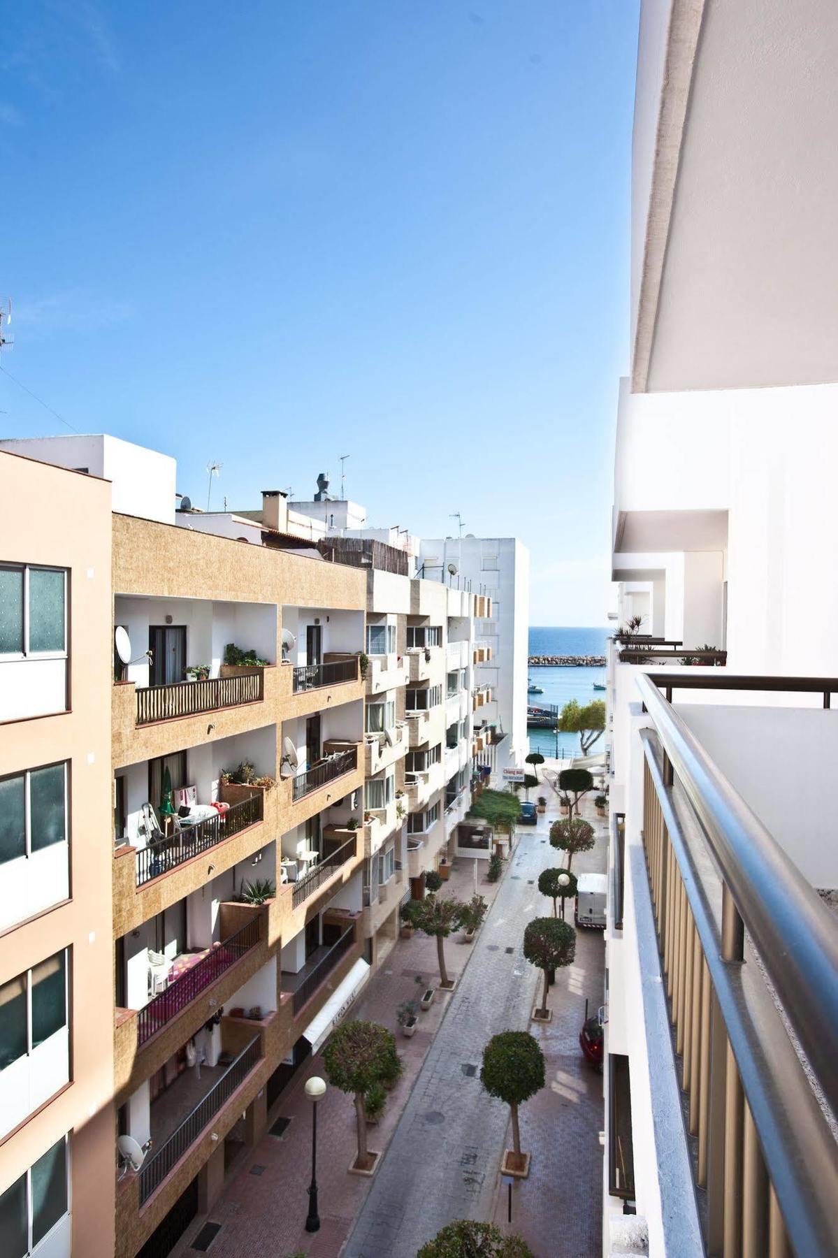 Apartamentos Bahia Santa Eularia des Riu Exteriör bild